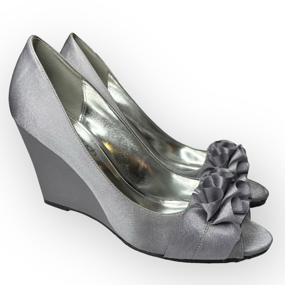 Touch Of Nina Silver Pewter PERTIE Peep-Toe Heels Pumps 8M - Picture 5 of 6